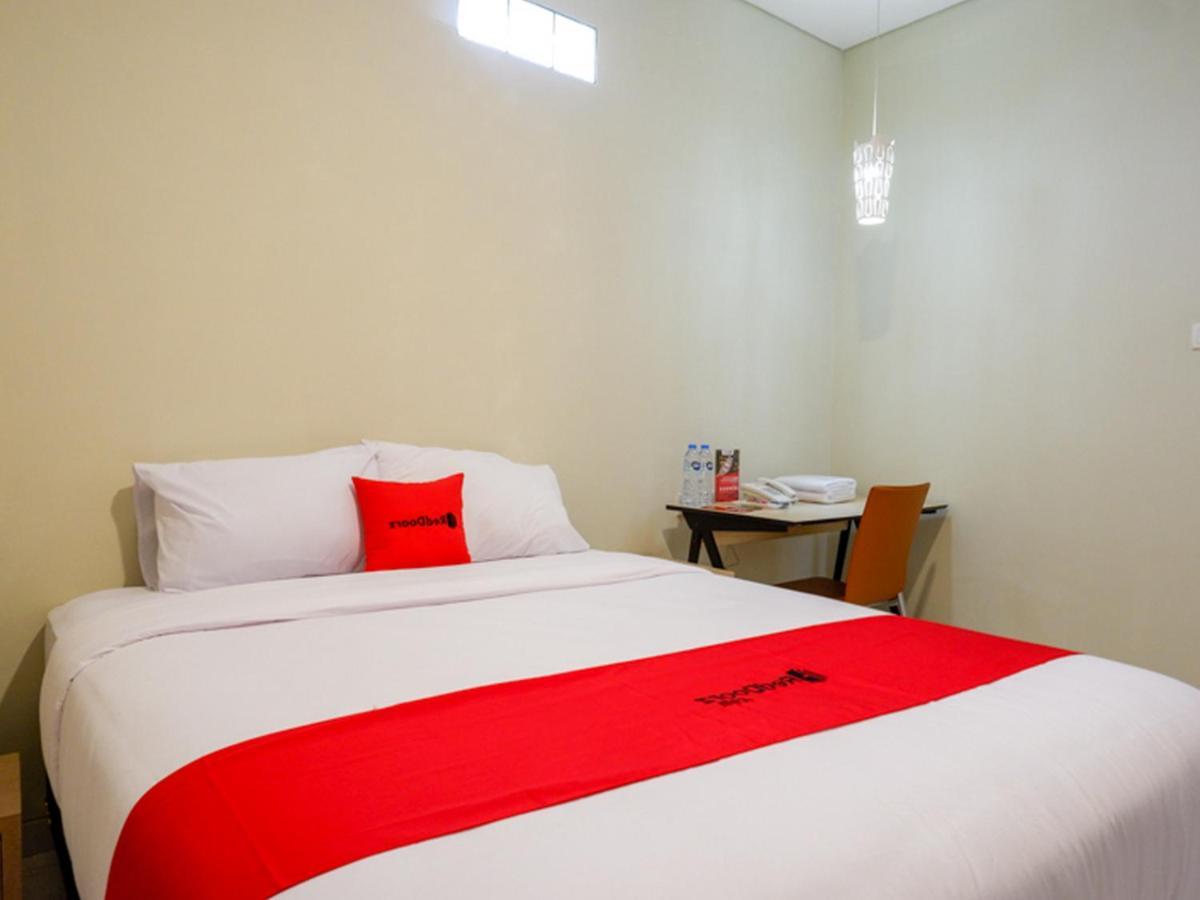Hotel Reddoorz Near Exit Tol Banyumanik 2 Srondolwetan Exteriér fotografie